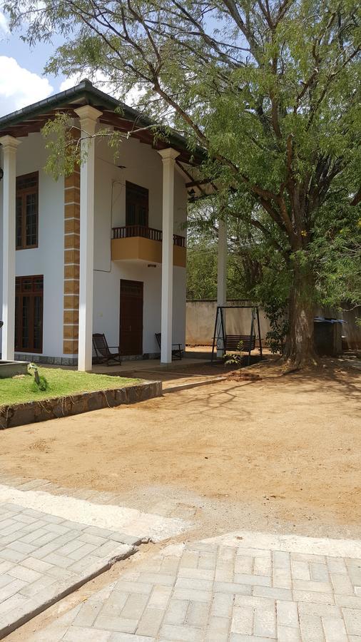 Lokuge Grand Resort Kataragama Exterior photo