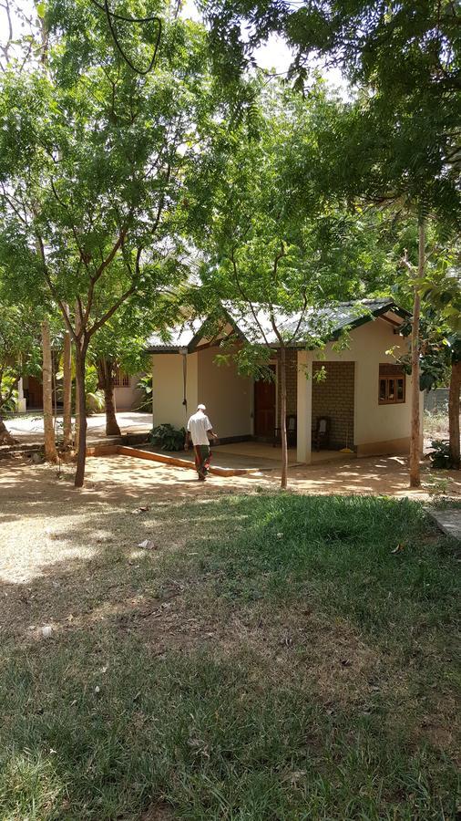 Lokuge Grand Resort Kataragama Exterior photo
