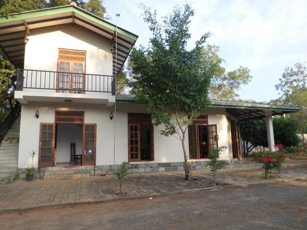 Lokuge Grand Resort Kataragama Exterior photo