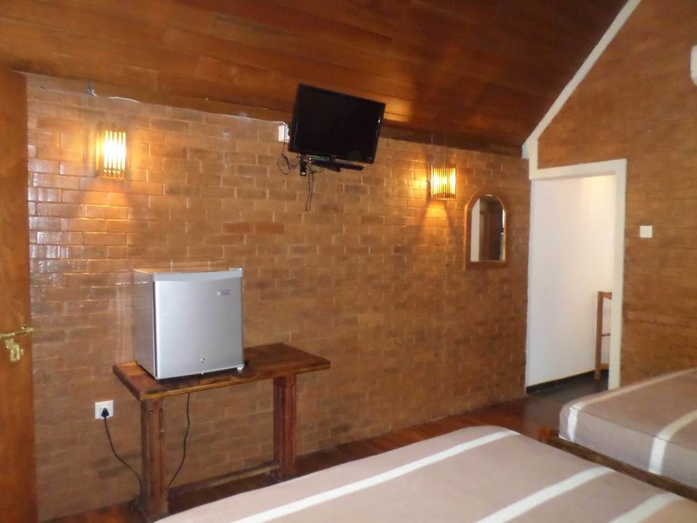 Lokuge Grand Resort Kataragama Exterior photo